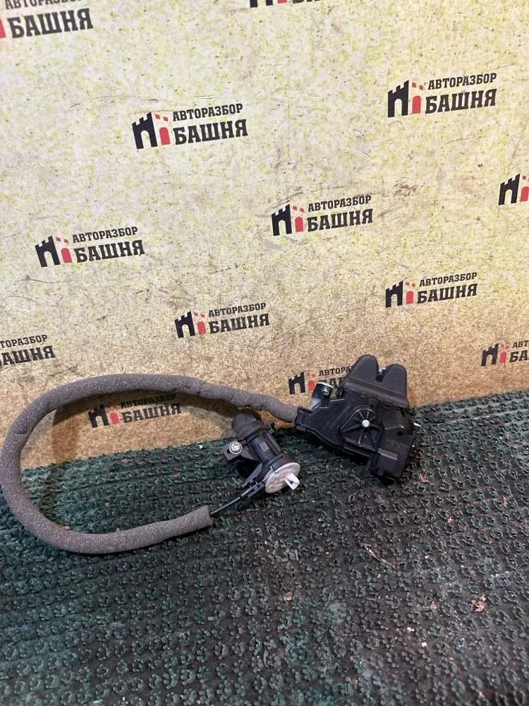 Замок багажника Mercedes C-Class 2014 A2047500485 W205 274.910