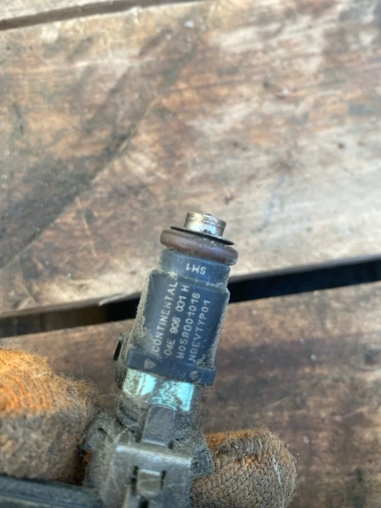 Форсунка топливная Skoda Rapid 2017 04E906031F CWVA