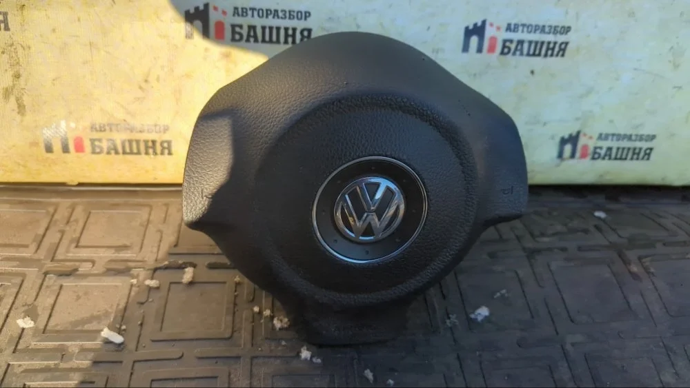 Подушка безопасности в руль Volkswagen Polo 2012 6R0880201J 5 CFNA