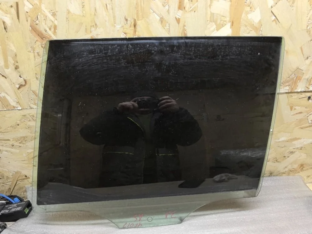 Стекло двери задней левой Skoda Octavia II рестайлинг (2008—2013) 2011