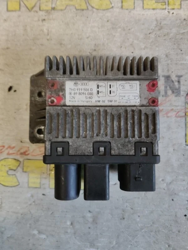 Блок управления вентилятором радиатора Volkswagen Transporter