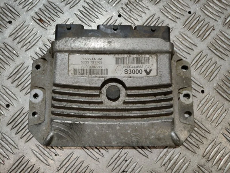 Блок управления двигателем Renault Laguna