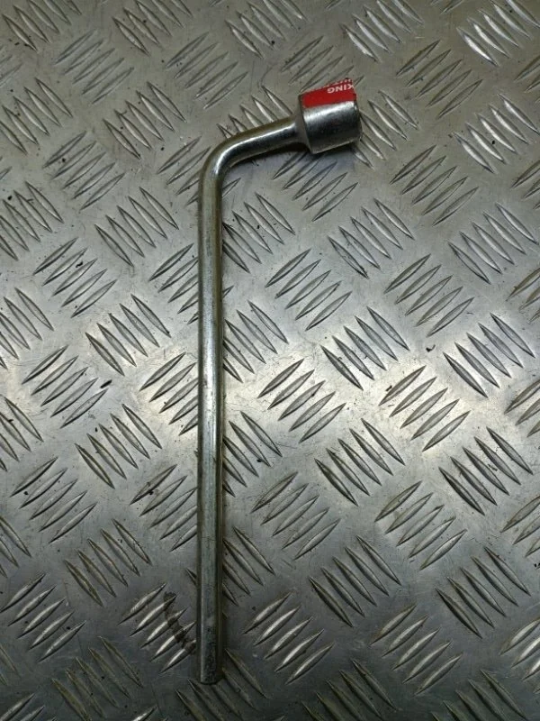 Ключ колесный (балонный) Mitsubishi L200 (2015-2022) 2017 9211A002 ПИКАП 2.4 D 4N15