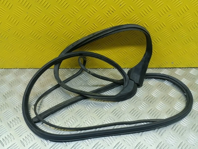 Уплотнитель двери задней левой Nissan Pathfinder (R51M) 2004-2013 2007 82831EB300 ВНЕДОРОЖНИК 2.5 D YD25DDTI