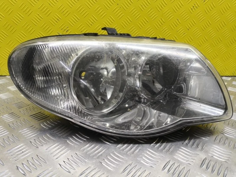 Фара правая Chrysler Voyager Iv (2000-2007) 2004 04857830AC