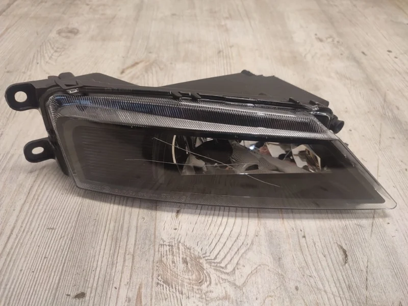 Противотуманная фара VW Tiguan 2 2016- AD1