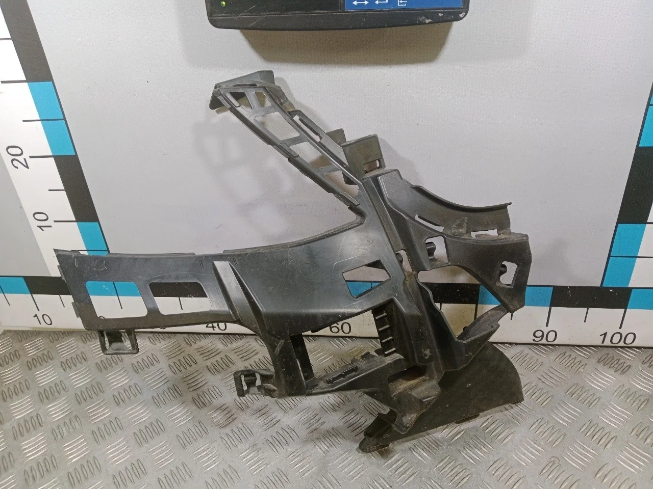 [Б/У] Кронштейн переднего бампера правый AMG [Код: 00566176 ]