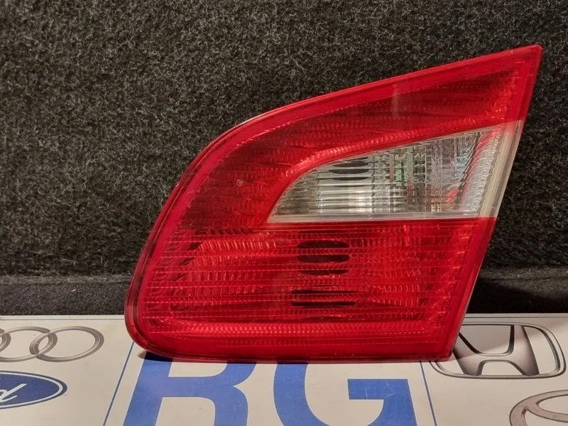 Фонарь крышки багажника Skoda SuperB 2013