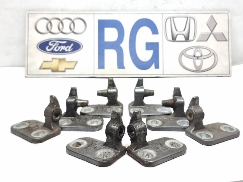 Петля двери Land Rover Range Sport 2009