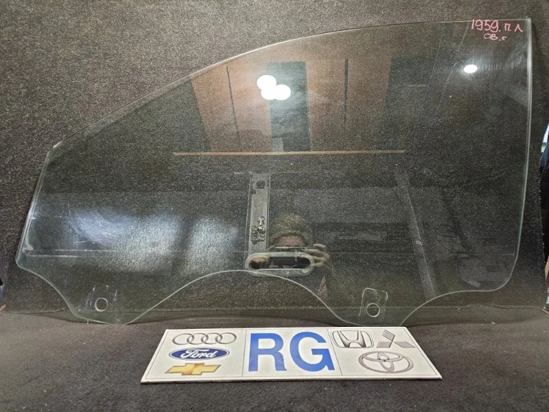 Стекло Volkswagen Touareg 2008