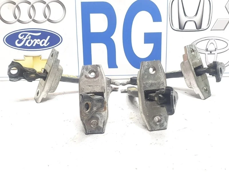 Ограничитель двери Toyota RAV4 2007