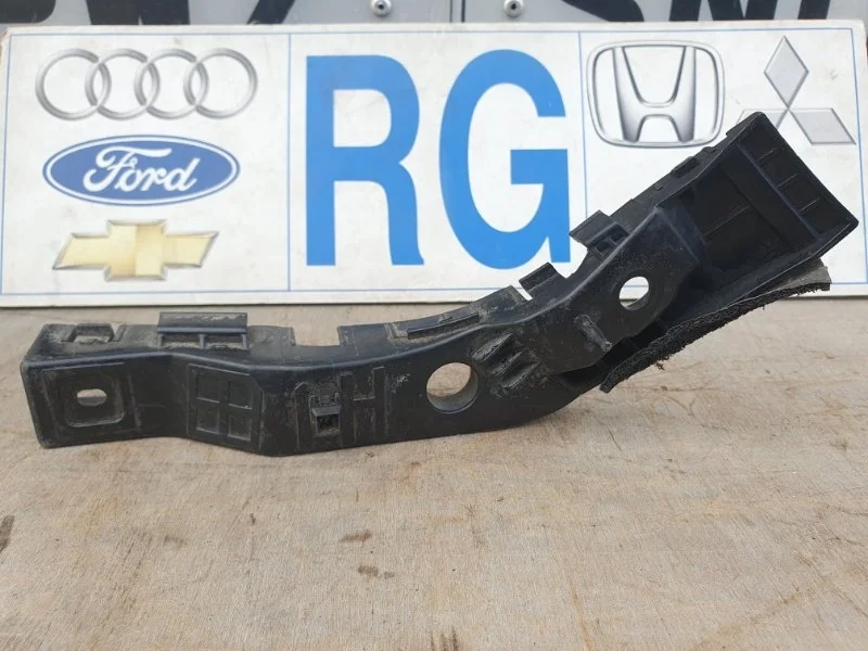 Кронштейн бампера Hyundai i30 2008