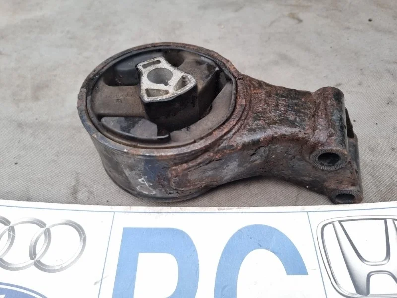 Опора двигателя Opel Astra J