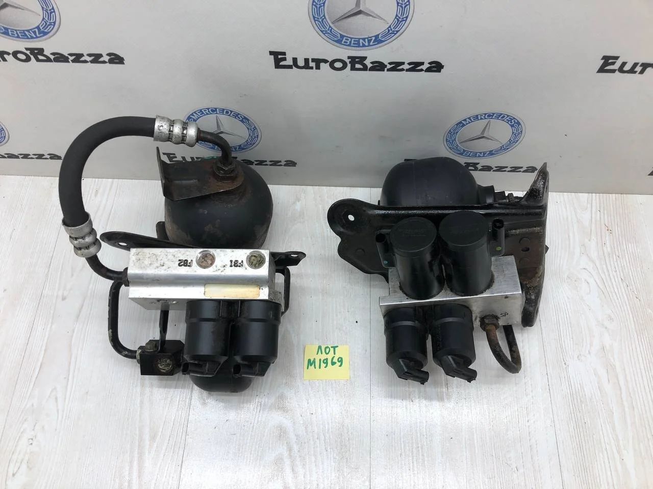 Блок клапанов гидроподвески Mercedes W215