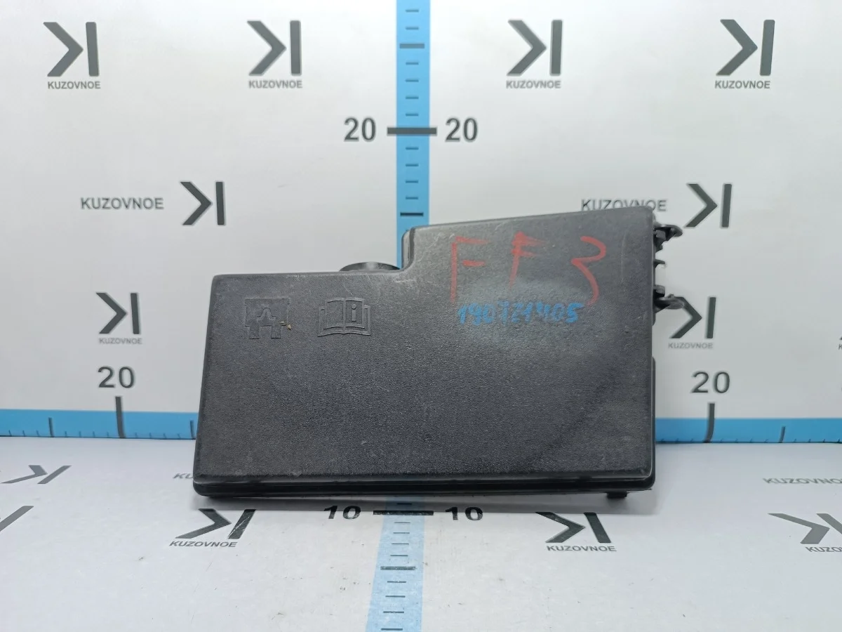 Крышка блока предохранителей Ford Focus 2015 CB8