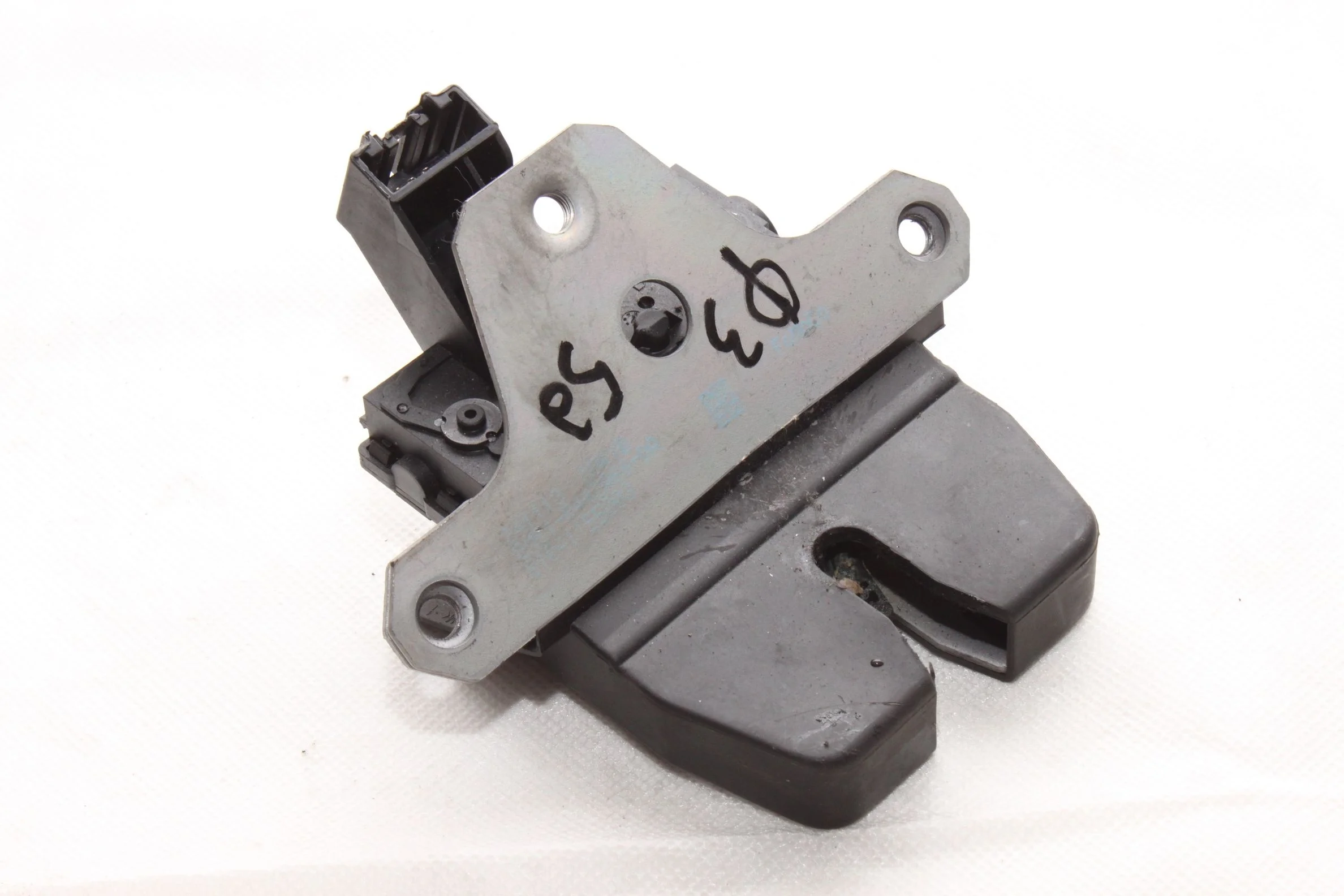 Замок крышки багажника Форд Фокус 2, Фокус 3