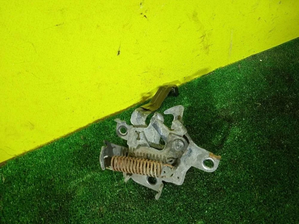 Замок капота Toyota Corolla 2011 5351012890 150 1ZRFE