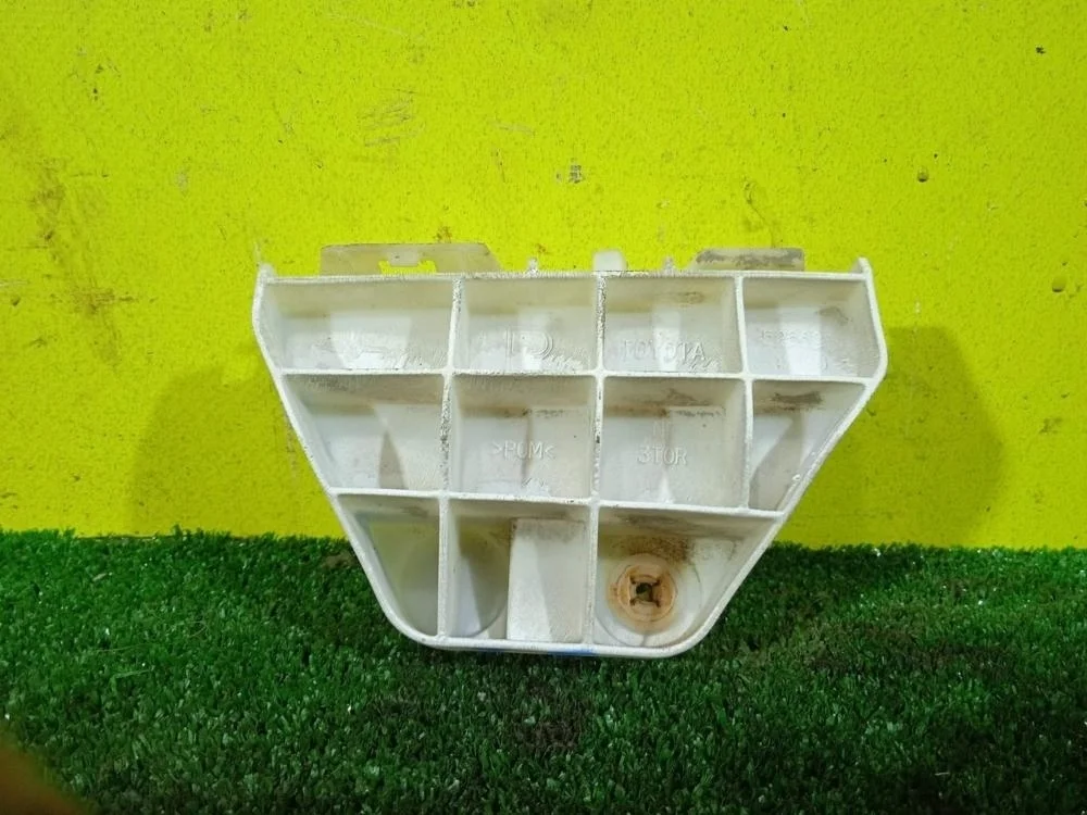 Кронштейн бампера Toyota Corolla 2011 5215712160 150 1ZRFE, задний правый