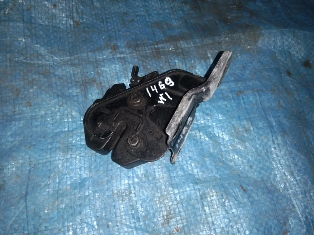 замок капота VOLVO S70 8B52 B5252S