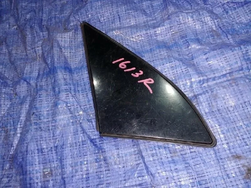 уголок крыла MITSUBISHI CHARIOT GRANDIS N84W -