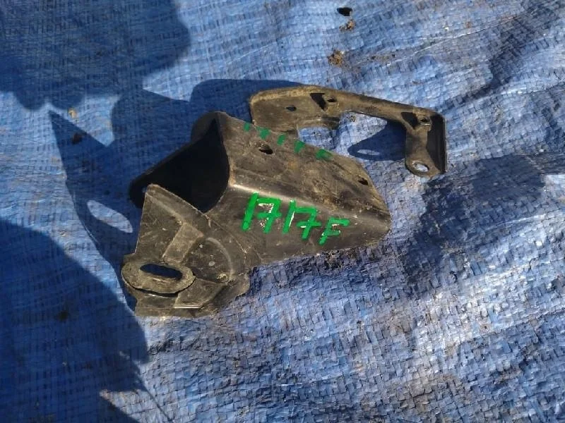 кронштейн опоры двигателя TOYOTA AVENSIS AZT250 1AZFSE