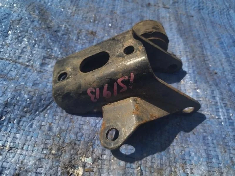 кронштейн опоры двигателя TOYOTA IPSUM ACM21W 2AZFE