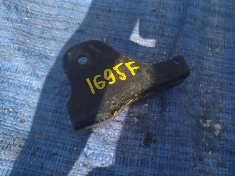 кронштейн опоры двигателя MITSUBISHI LANCER CS5W 4G93