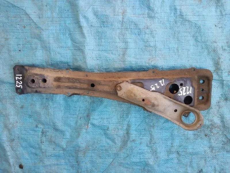 балка продольная TOYOTA AVENSIS AZT251 -