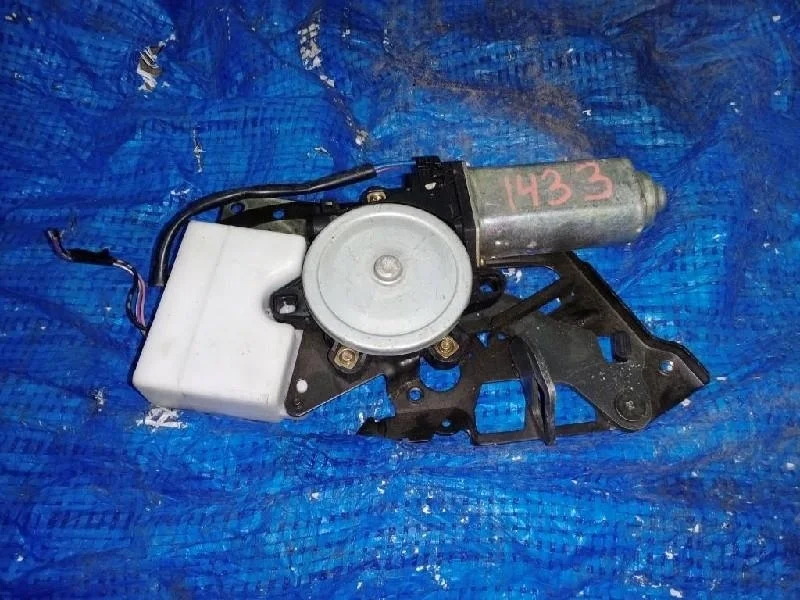 замок багажника NISSAN GLORIA MY34 -