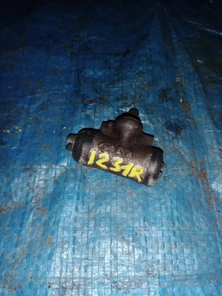 тормозной цилиндр MITSUBISHI COLT Z23A - R MR129595