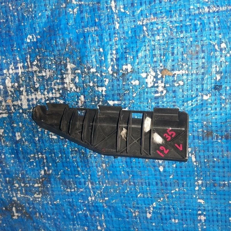 крепление бампера TOYOTA COROLLA NZE121 -