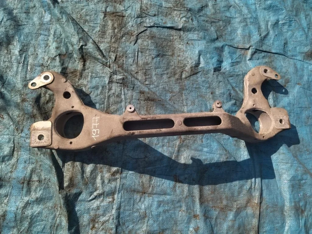 балка под двс VOLKSWAGEN TOUAREG 7LA -