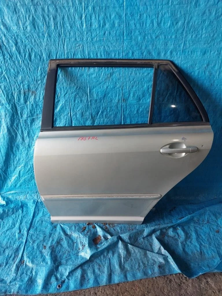 дверь TOYOTA AVENSIS AZT250 -