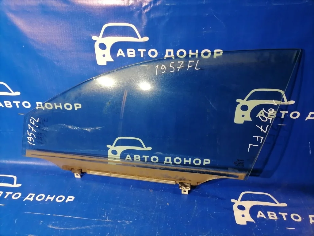 стекло TOYOTA AVENSIS AZT250 -