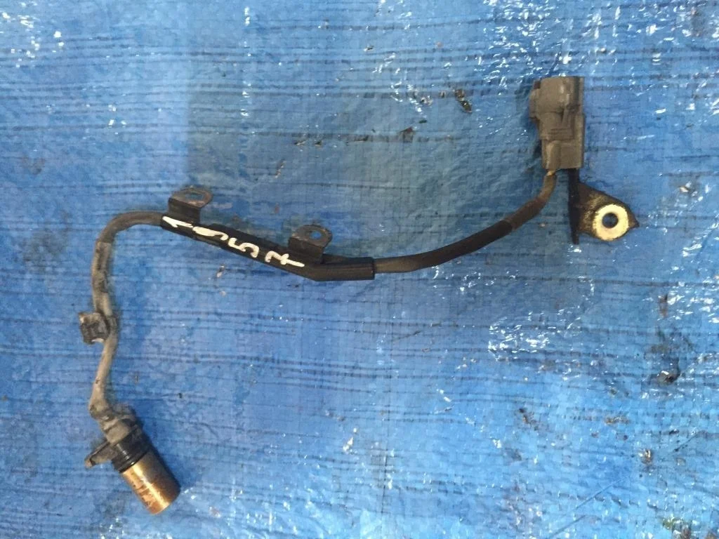 датчик положения коленвала TOYOTA AVENSIS AZT250 1AZFSE