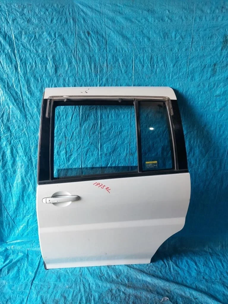 дверь NISSAN LIBERTY PM12 -