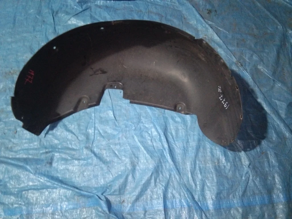 подкрылок VOLKSWAGEN TOUAREG 7LA -