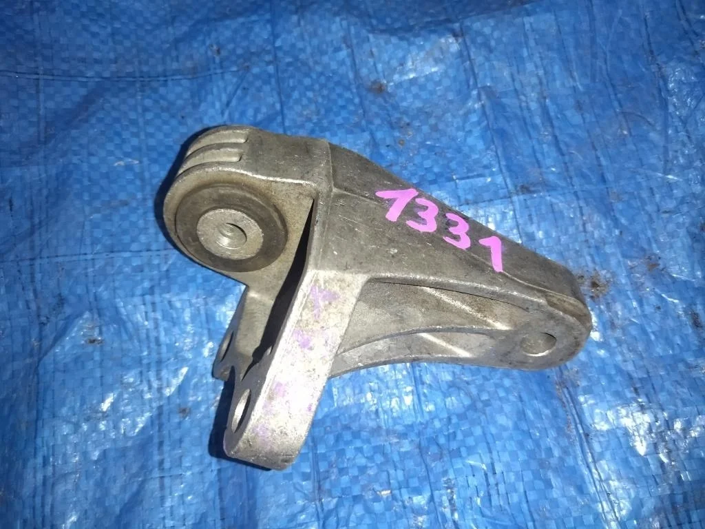 кронштейн опоры двигателя FORD FOCUS CB8 -