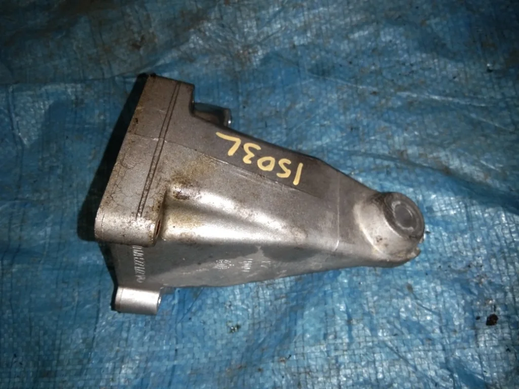 кронштейн опоры двигателя MERCEDES-BENZ C-Class W203.042 M271KE18ML