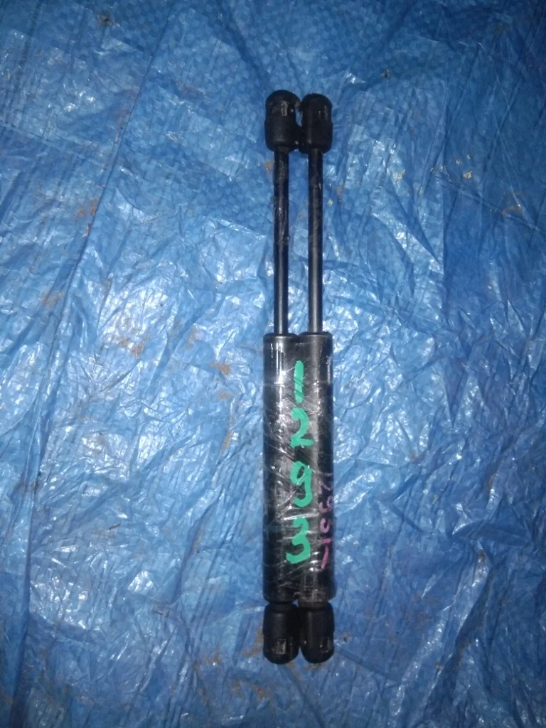 амортизатор двери багажника VOLKSWAGEN PASSAT 3B2 -