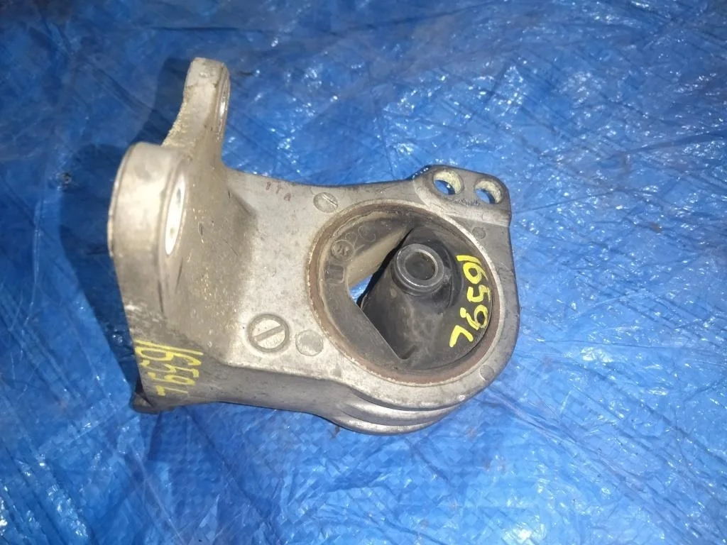 подушка двигателя MITSUBISHI LEGNUM EC4W 6A12