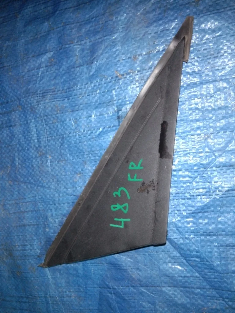 уголок крыла FORD FOCUS CB8 -