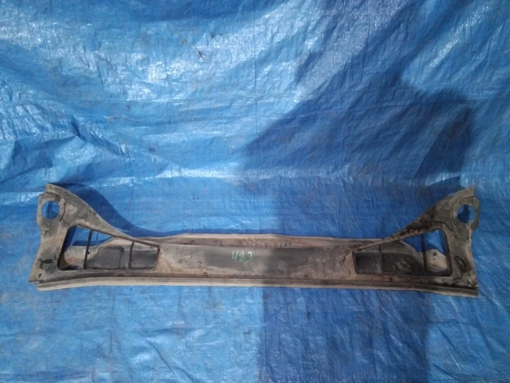 решетка под лобовое стекло FORD FOCUS CB8 IQDB