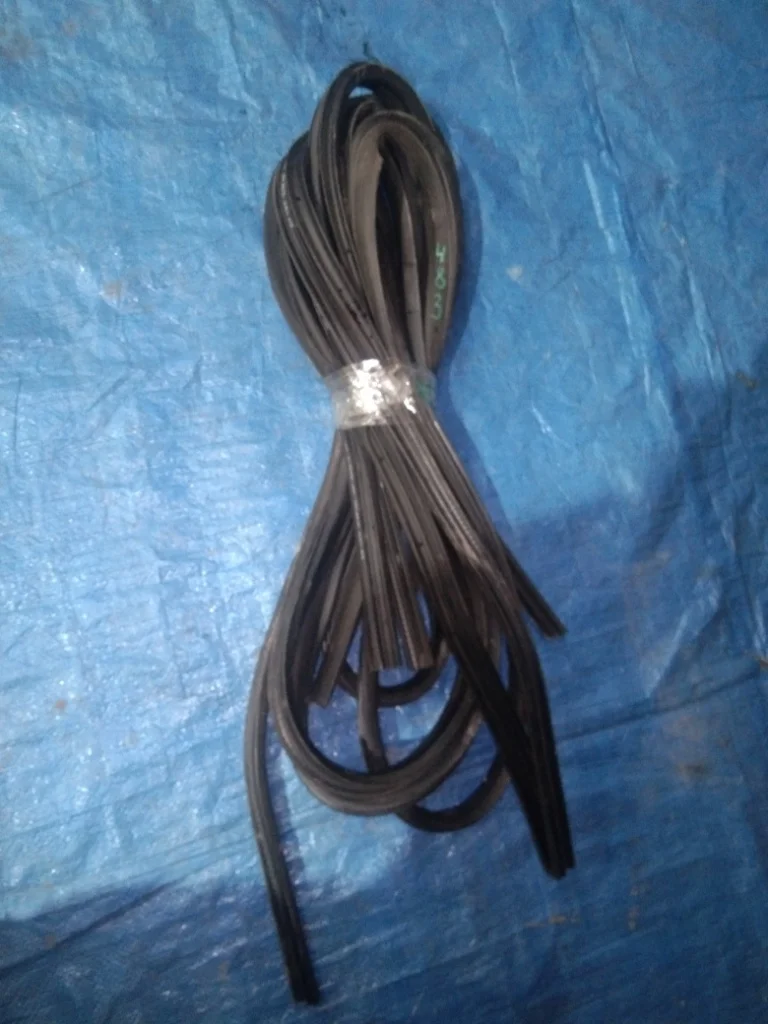 уплотнение дверное FORD FOCUS CB8 IQDB