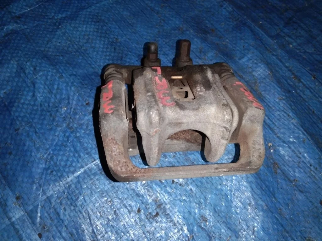 суппорт HONDA CRV RD7 K24A R 43019-S9A-E00