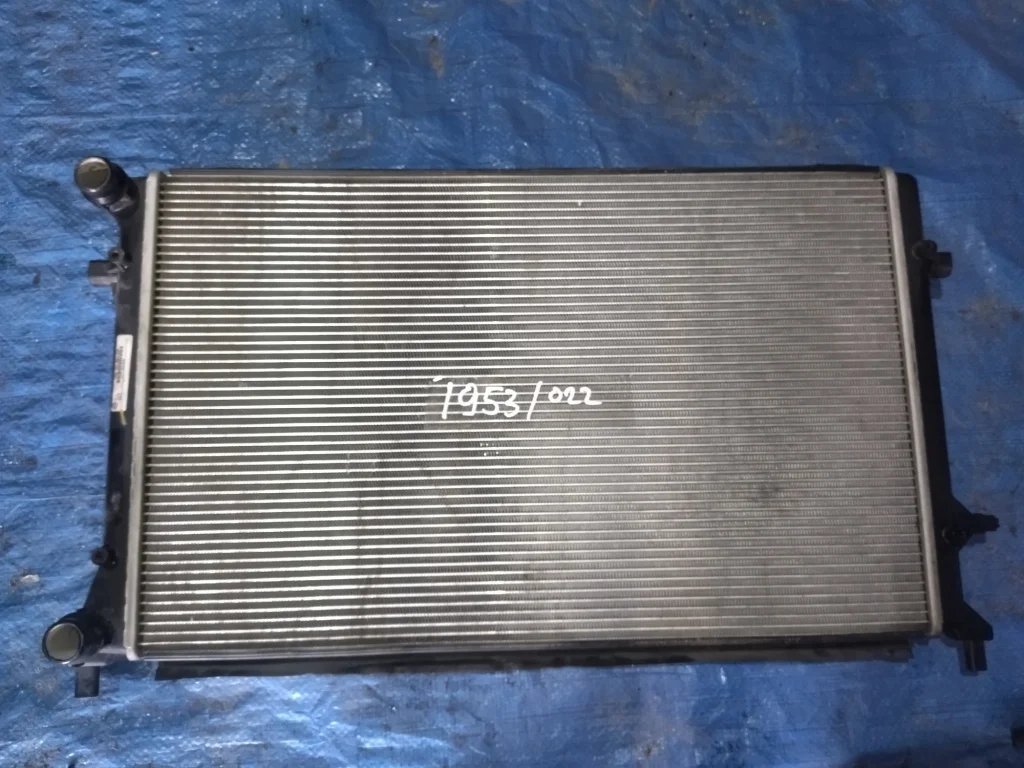 радиатор охлаждения двигателя VOLKSWAGEN TOURAN 1T1 AXW,BLR,BLX,BVY