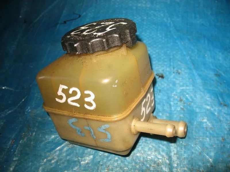 бачок гидроусилителя TOYOTA HARRIER MCU15 1MZFE