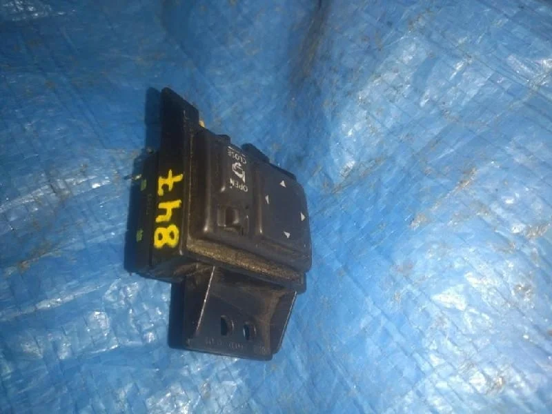блок управления зеркалами TOYOTA COROLLA FIELDER NZE121 -