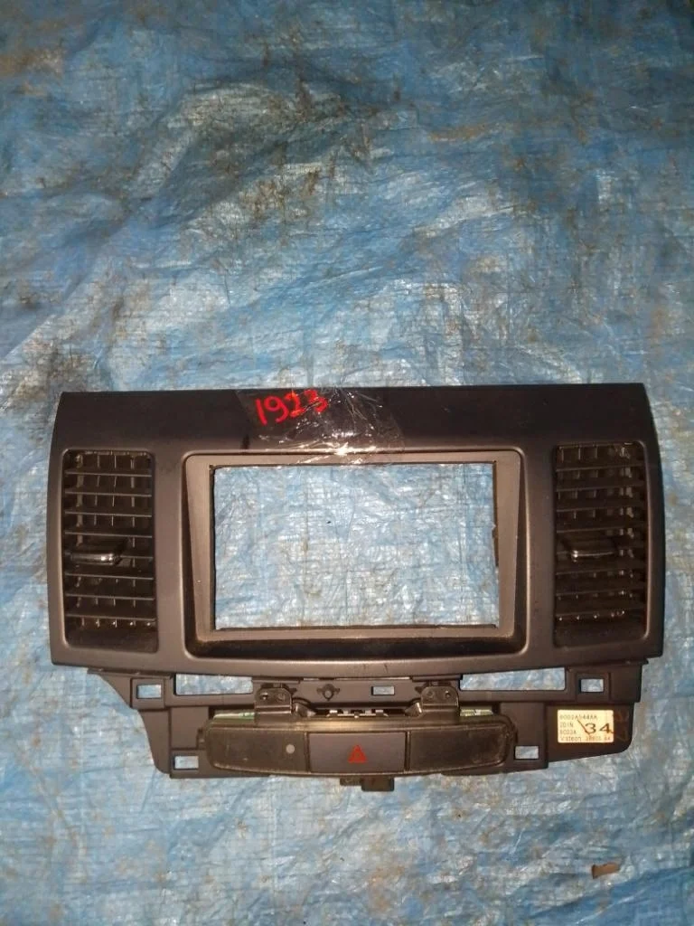 консоль магнитофона MITSUBISHI GALANT FORTIS CY4A -