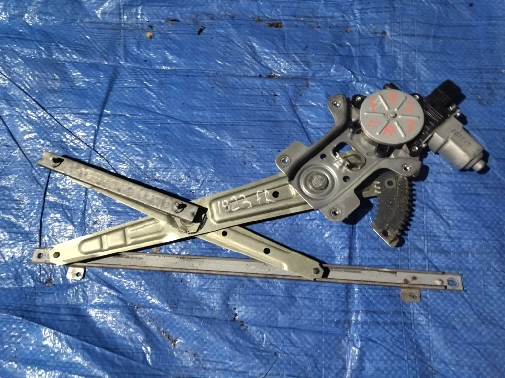 стеклоподъемник MITSUBISHI GALANT FORTIS CY4A -